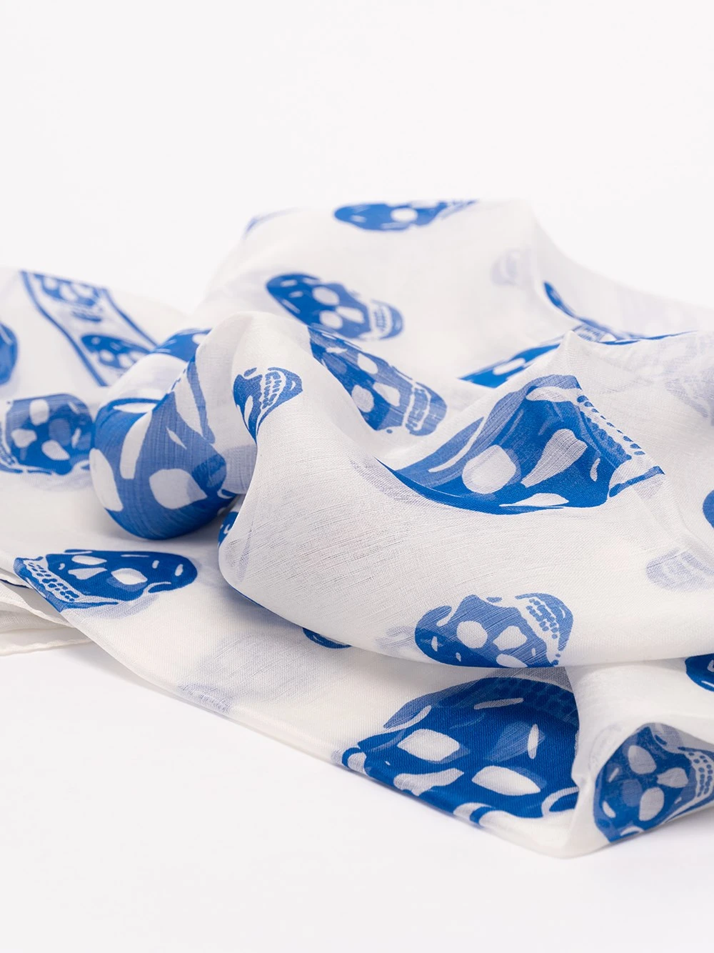 Alexander McQueen Sciarpa 'Skull' Classica In Chiffon Di Seta 4 Alexander McQueen Sciarpa 'Skull' Classica In Chiffon Di Seta - immagine 2