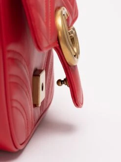 Gucci Mini Borsa Matelassé "GG Marmont" -Negozio Di Abbigliamento Femminile 0b0ecf52 021f 4b35 b25d b6a80f2809a6