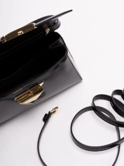 Prada Borsa A Spalla In Pelle Spazzolata 11 Prada Borsa A Spalla In Pelle Spazzolata -Negozio Di Abbigliamento Femminile 179b8b2c 29fe 4c10 8d9f ab802a105b1c