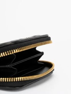 Miu Miu Portamonete In Pelle Nappa Matelassè 8 Miu Miu Portamonete In Pelle Nappa Matelassè -Negozio Di Abbigliamento Femminile 1a924946 acba 4a3c 91b3 a88c3db25ba2