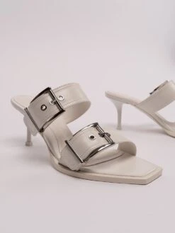 Alexander McQueen Sandali In Pelle 11 Alexander McQueen Sandali In Pelle -Negozio Di Abbigliamento Femminile 1a9b6cad bd65 49f3 862c a40ef698c85b