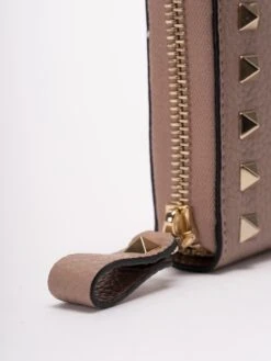 Valentino Garavani Portafoglio 'Rockstud' In Pelle Con Zip A Continental -Negozio Di Abbigliamento Femminile 1cb647a8 9b44 4363 8f3a da4f3b812900