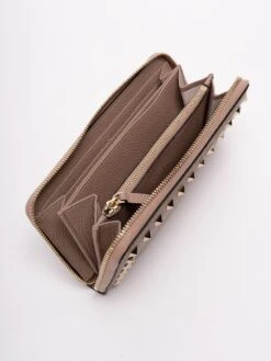 Valentino Garavani Portafoglio 'Rockstud' In Pelle Con Zip A Continental -Negozio Di Abbigliamento Femminile 1e91e45a d7c1 4a3c b9e6 d808bafbabaa