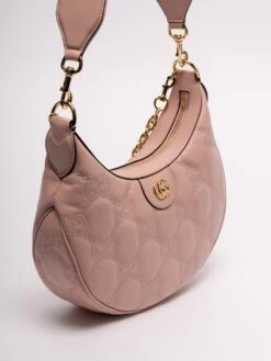Gucci Borsa A Spalla "GG Matelassé" -Negozio Di Abbigliamento Femminile 1e982560 fe70 4dc0 99a1 2b71b24db1c1