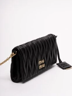 Miu Miu Borsa A Spalla Pelle Nappa -Negozio Di Abbigliamento Femminile 250c4c8c 5ff0 4e70 af56 fb05e7398c0b