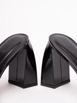 BY FAR Mules Con Tacco 'Michele' 11 BY FAR Mules Con Tacco 'Michele' -Negozio Di Abbigliamento Femminile 30d727d3 39b9 4ced 9702 f4b23a221751