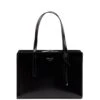 Borsa Prada Re-Edition 1995 Media -Negozio Di Abbigliamento Femminile 3814fe1f bfc8 4e01 9ac6 b48a2dd683ea