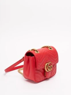 Gucci Mini Borsa Matelassé "GG Marmont" -Negozio Di Abbigliamento Femminile 382fc750 2c86 4a2c a586 b6f37ab81d73