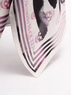 Alexander McQueen Foulard 'Acquerello Grabiker' -Negozio Di Abbigliamento Femminile 3c7df680 e959 4f4b ad3a 51a24fa9e822