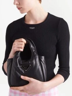 Prada Maglione In Cotone Con Ricamo Logo 10 Prada Maglione In Cotone Con Ricamo Logo -Negozio Di Abbigliamento Femminile 3cc47f9a 5e7b 452f 9aea 5ef3a8645e25