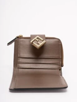 FENDI Portafoglio Piccolo 8 FENDI Portafoglio Piccolo -Negozio Di Abbigliamento Femminile 3f0faf63 71de 4aa3 8dce e44dd34a6f2c