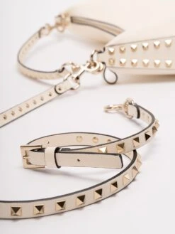 Valentino Garavani Borsa Hobo In Pelle Con Zip 'Rockstud' -Negozio Di Abbigliamento Femminile 45d7f67d 309f 4dd2 8478 611f74823d9c