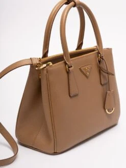 Borsa A Mano Media In Pelle "Prada Galleria" 9 Borsa A Mano Media In Pelle "Prada Galleria" -Negozio Di Abbigliamento Femminile 465af587 c069 45a3 a6aa d4cb0daf2559