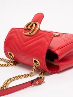 Gucci Mini Borsa Matelassé "GG Marmont" -Negozio Di Abbigliamento Femminile 495b68b5 6ef8 431f 8b96 ede576bd4127