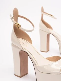 Sandali 'Valentino Garavani Tan-Go' 12 Sandali 'Valentino Garavani Tan-Go' -Negozio Di Abbigliamento Femminile 49ea95fb b3f0 4c03 9fb4 371f23202ee0