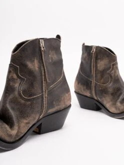 Golden Goose Stivali `Young' -Negozio Di Abbigliamento Femminile 4b5cc7c6 0ab2 43d6 9604 75933f3529b0