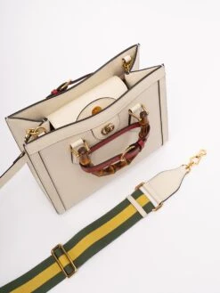 Borsa Tote Piccola 'Gucci Diana' 13 Borsa Tote Piccola 'Gucci Diana' -Negozio Di Abbigliamento Femminile 4cc05283 b7a3 4d27 9edd 14668b787359