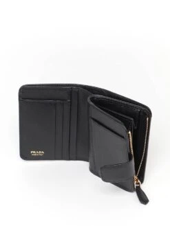 Prada Portafoglio In Pelle Saffiano Piccolo -Negozio Di Abbigliamento Femminile 4d8b84ee b4c7 48f9 a874 04994dedf4a8