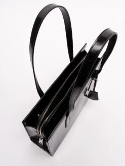 Borsa Prada Re-Edition 1995 Media -Negozio Di Abbigliamento Femminile 4d94f571 9417 4016 943d a475ca54f390