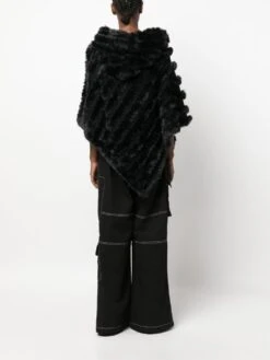 Blugirl Faux Fur Poncho 11 Blugirl Faux Fur Poncho -Negozio Di Abbigliamento Femminile 55b2f54d 3cc0 4362 b97d 7f630de12634