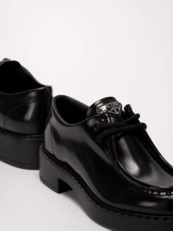 Prada Stringata 'Chocolate' -Negozio Di Abbigliamento Femminile 568601c8 d26f 43a4 b03a 2b71301e6c4c