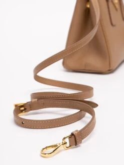 Borsa A Mano Piccola In Saffiano "Prada Galleria" 11 Borsa A Mano Piccola In Saffiano "Prada Galleria" -Negozio Di Abbigliamento Femminile 5afc68cb 3973 4353 a858 0ebfb14d4879