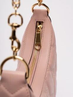 Gucci Borsa A Spalla "GG Matelassé" -Negozio Di Abbigliamento Femminile 5c1c3aa3 7215 427e b646 1b9ba75f7623