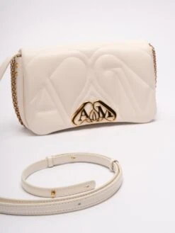 Alexander McQueen Tracolla Piccola In Pelle 'The Seal' 10 Alexander McQueen Tracolla Piccola In Pelle 'The Seal' -Negozio Di Abbigliamento Femminile 6d77165f 9c60 4cb4 b50f 604fd83d9756