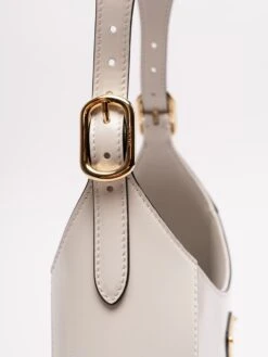 Prada Borsa A Tracolla In Pelle 10 Prada Borsa A Tracolla In Pelle -Negozio Di Abbigliamento Femminile 6f29feed 49a9 4192 8606 51621db95307