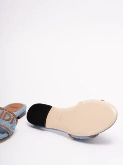 FENDI Slide In Denim Con Logo E Righe 10 FENDI Slide In Denim Con Logo E Righe -Negozio Di Abbigliamento Femminile 7140b738 edcf 45df aad7 f6d8305b884f