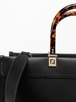 Shopping 'Fendi Sunshine' -Negozio Di Abbigliamento Femminile 7a3655a6 505b 4c4b aed3 9ace1f37f88a