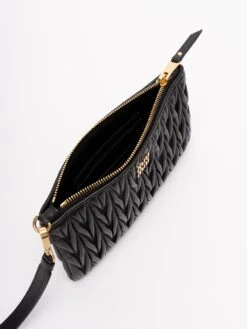 Miu Miu Pouch Piatto In Pelle 11 Miu Miu Pouch Piatto In Pelle -Negozio Di Abbigliamento Femminile 871a44fc 5849 46f6 a025 1275f449bb10