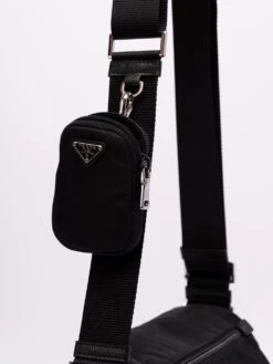 Prada Borsa A Spalla `Re-Nylon -Negozio Di Abbigliamento Femminile b109d71f e35c 45a8 8a0e 46e64bfcb93a