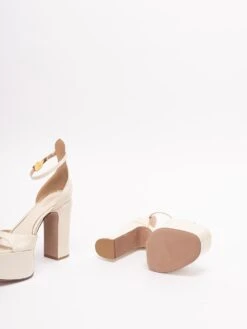 Sandali 'Valentino Garavani Tan-Go' 11 Sandali 'Valentino Garavani Tan-Go' -Negozio Di Abbigliamento Femminile b928999b de43 4db9 b894 1277847a0b92