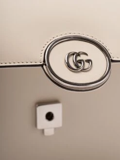 Gucci Borsa A Spalla 'Petite GG' -Negozio Di Abbigliamento Femminile bb2d0802 f3ee 4dc3 95f2 a36cad9a9577