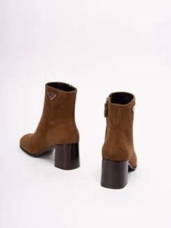 Prada Stivaletto Suede -Negozio Di Abbigliamento Femminile bf613e90 daf0 4d7b 9244 1ef9012f9135