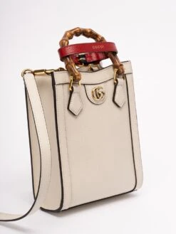 Borsa A Mano "Gucci Diana" -Negozio Di Abbigliamento Femminile ca9efa71 d510 423a a65d a144c89c8683