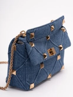 Valentino Garavani Borsa A Spalla Grande 'Roman Stud' 9 Valentino Garavani Borsa A Spalla Grande 'Roman Stud' -Negozio Di Abbigliamento Femminile d2aaee2a 1937 404b 9f0a c867826db8b7