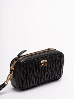 Miu Miu Pouch In Pelle 9 Miu Miu Pouch In Pelle -Negozio Di Abbigliamento Femminile d4fa0ac5 163d 4570 84b1 fc24d494a4c0