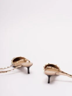 Valentino Garavani Décolleté In Pelle Con Cinturino Alla Caviglia 'Rockstud' -Negozio Di Abbigliamento Femminile d83b2f01 b702 4c30 ac6b 975395175b1d