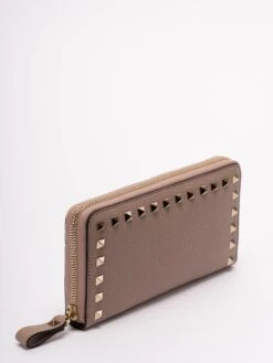 Valentino Garavani Portafoglio 'Rockstud' In Pelle Con Zip A Continental -Negozio Di Abbigliamento Femminile daea306e 893f 4861 88c6 41d9ffadaa42