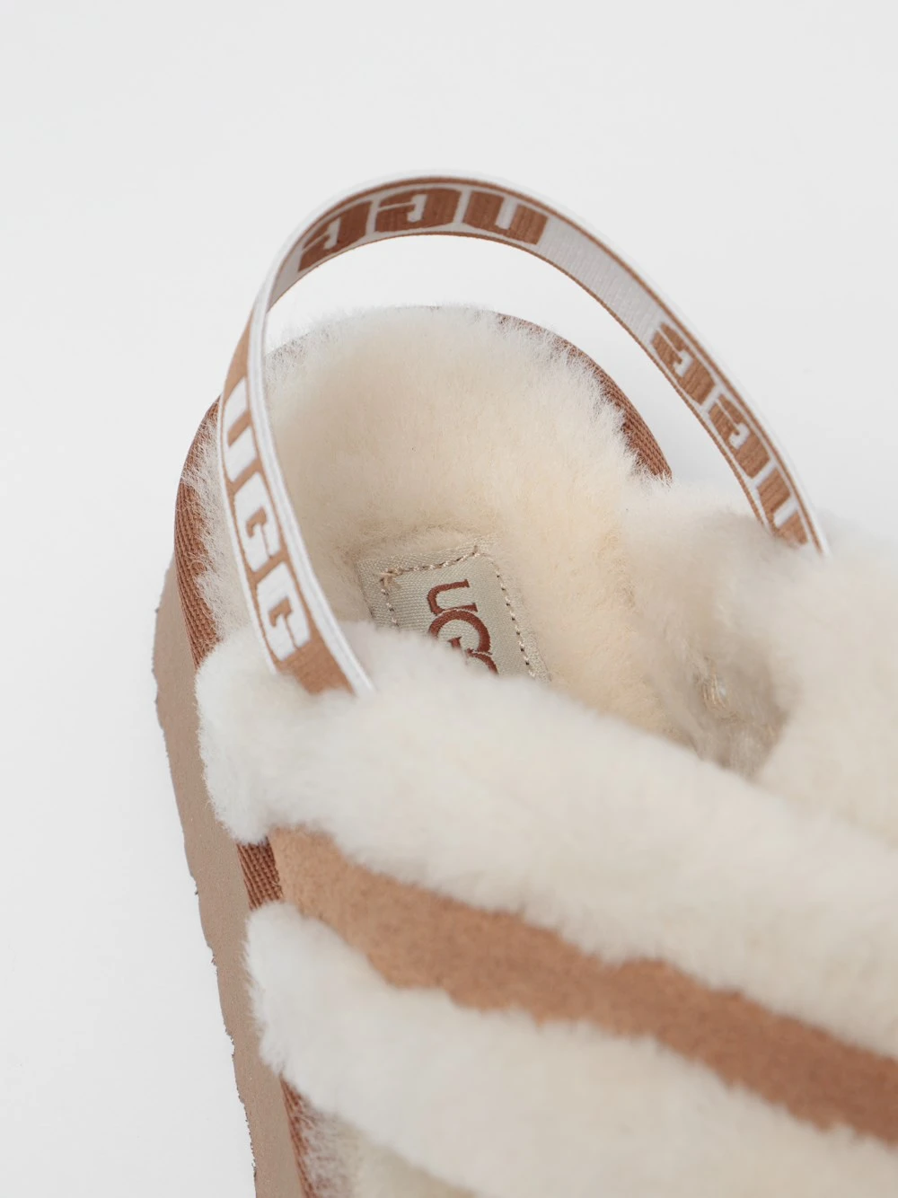 Ugg Slipper 'Disco Cross Slide' 8 Ugg Slipper 'Disco Cross Slide' - immagine 6