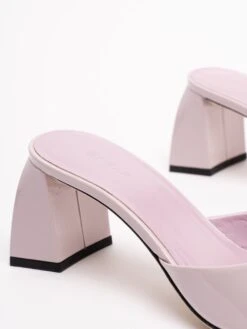 BY FAR Mules Con Tacco `Romy' -Negozio Di Abbigliamento Femminile e147c678 c046 4e0d 8c92 6da8f3c3d16d