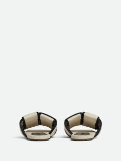 Bottega Veneta Mule Flat -Negozio Di Abbigliamento Femminile e68de8f6 f487 4b9f bc69 2f5c3818e23f