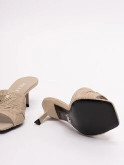 Prada Slide In Pelle Invecchiata 10 Prada Slide In Pelle Invecchiata -Negozio Di Abbigliamento Femminile f7e00db6 41f2 49d7 a971 343c87e0f3b4